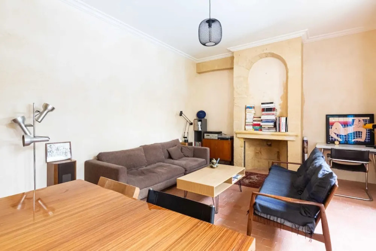Retro apartment with garden by GuestReady