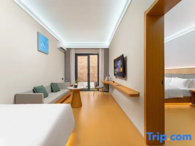 2 Bedrooms Double Family Suite with balcony
