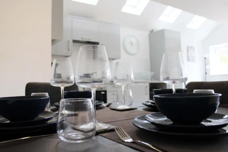 Low Cost, 4 Bed with Parking & Large Garden 10