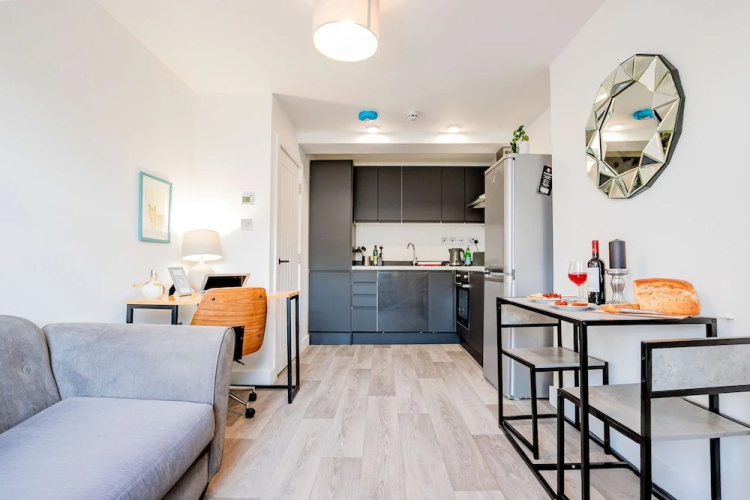 Host Stay Croydon Road Apartment