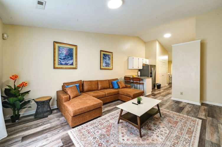 3 Bedrooms Apartment