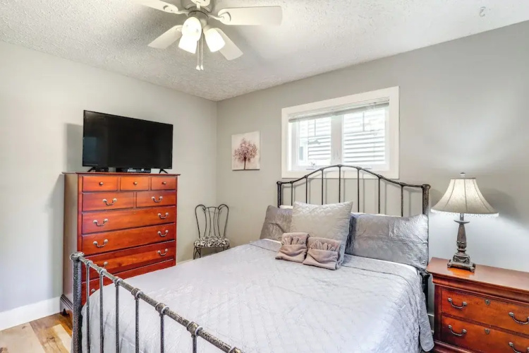 6 Mi to Skiing: Mtn-view Condo in Seven Devils