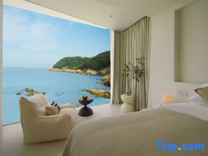 Standard Family room with view