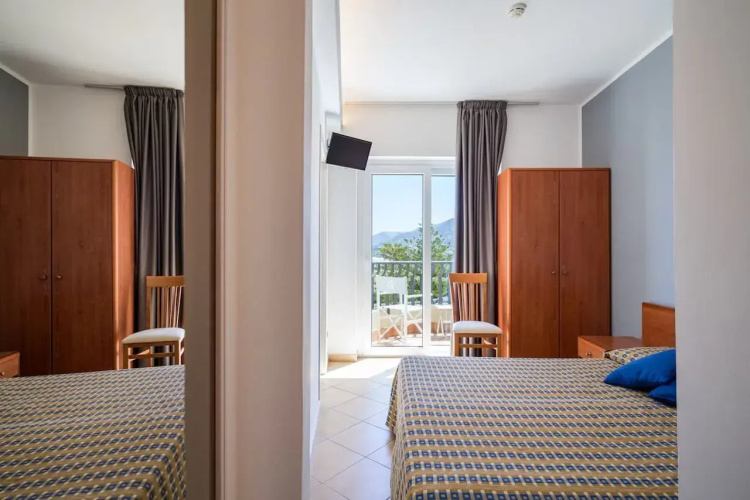 Carlton Riviera