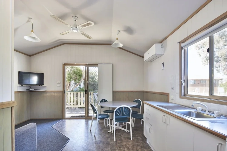 2 Bedrooms Cottage