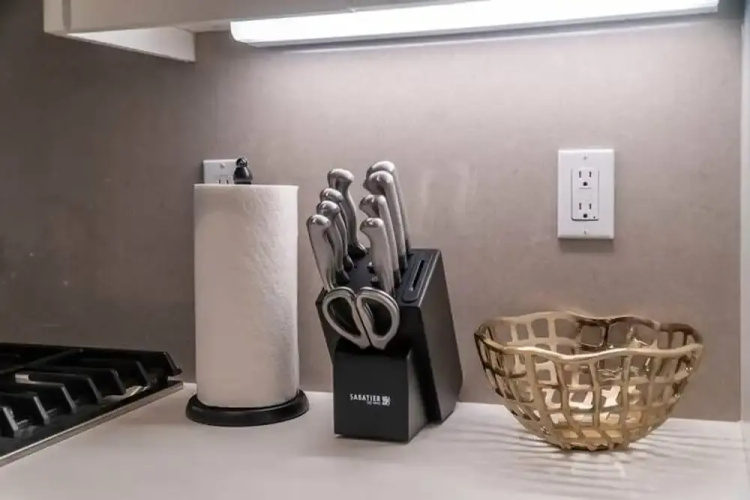 Private Room With Shared Bathroom