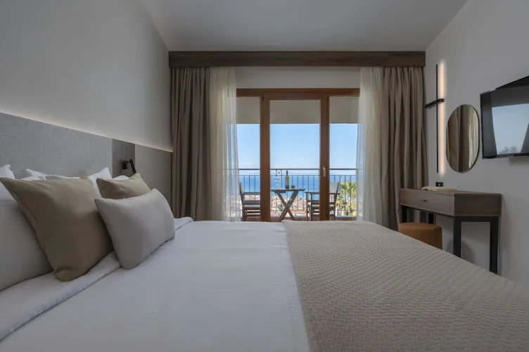 Superior Double room with balcony and with sea view