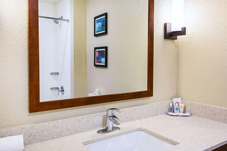 Comfort Inn & Suites Niagara Falls Blvd USA photo 11