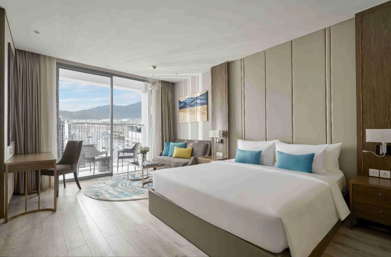 Deluxe Double room with city view