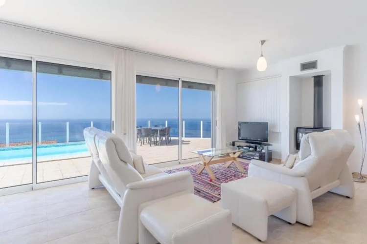 3 Bedrooms Villa