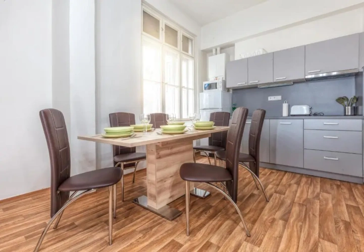 2 Bedrooms Apartment