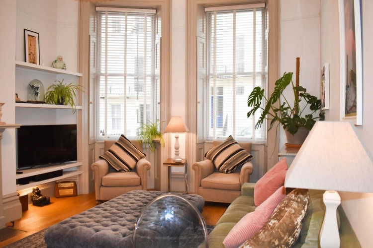 2BD Seafront Flat w Tasteful Decor & Large Garden