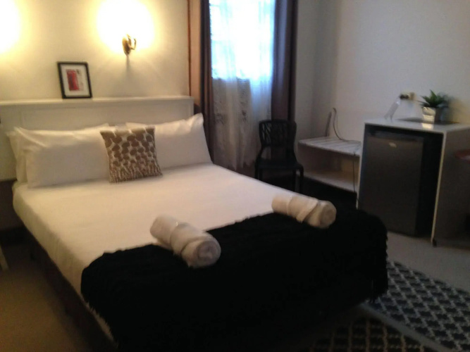 Burkes Hotel Motel