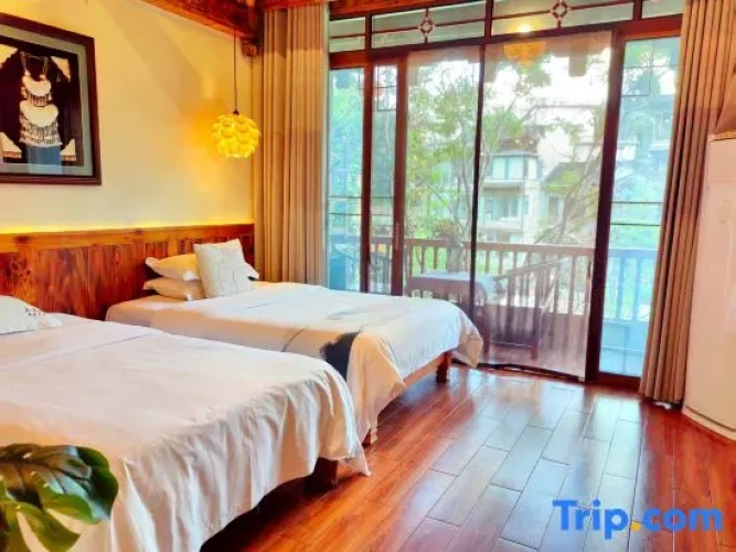 Standard Twin Family room with balcony