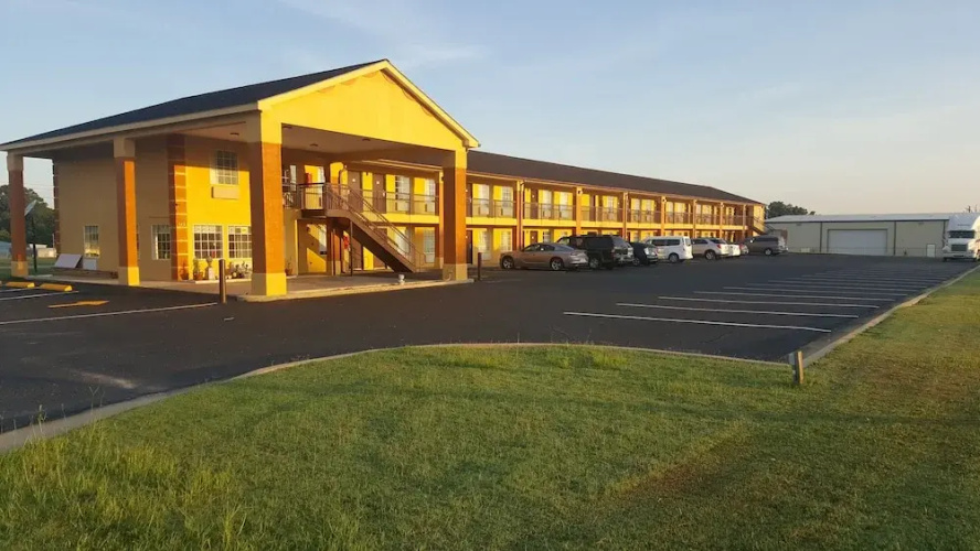 Super 8 Pelham