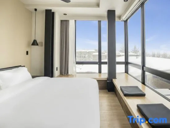 Penthouse Suite with mountain view