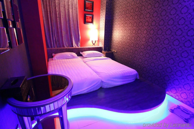 OYO 89494 Max Star Hotel