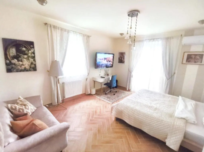 Bellevue Apartment with AC & heating & terrace