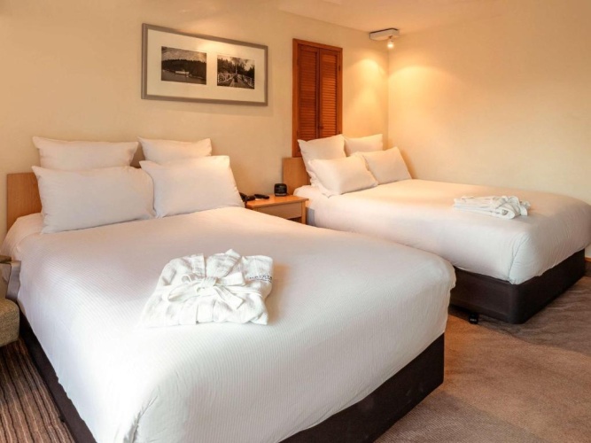 Standard Quadruple room with lake view