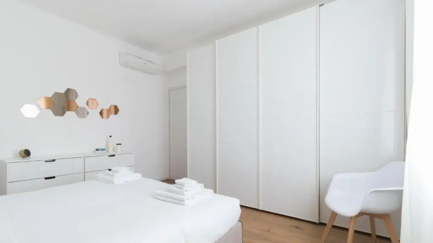 3 Bedrooms Apartment