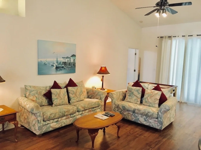 4 Bedrooms Cottage