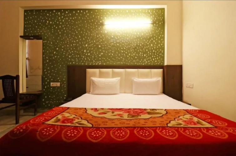 Goroomgo Brlux International Agra