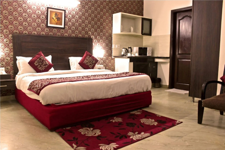 Hotel Jashn Inn near Apollo Hospital, Delhi