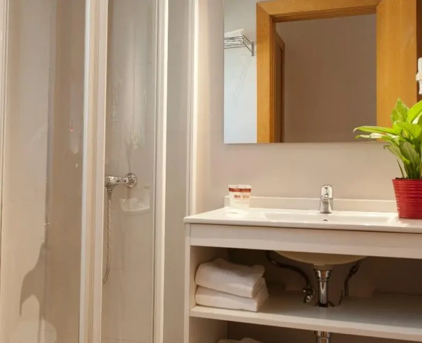 2 Bedrooms Quadruple Apartment with balcony