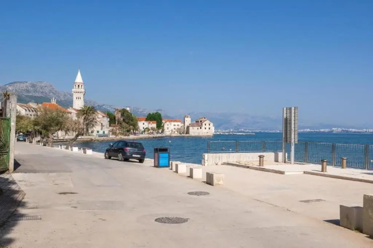 1 Bedroom Apartment with balcony and with sea view