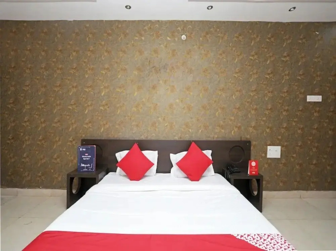 Hotel Recharge By OYO Rooms