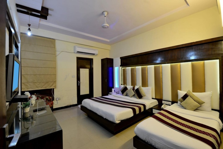 Standard Triple room