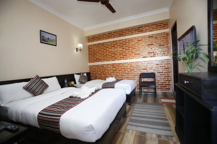 Deluxe Triple room with balcony