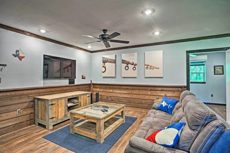 Charming Quitman Cabin < 2 Miles to Lake Fork