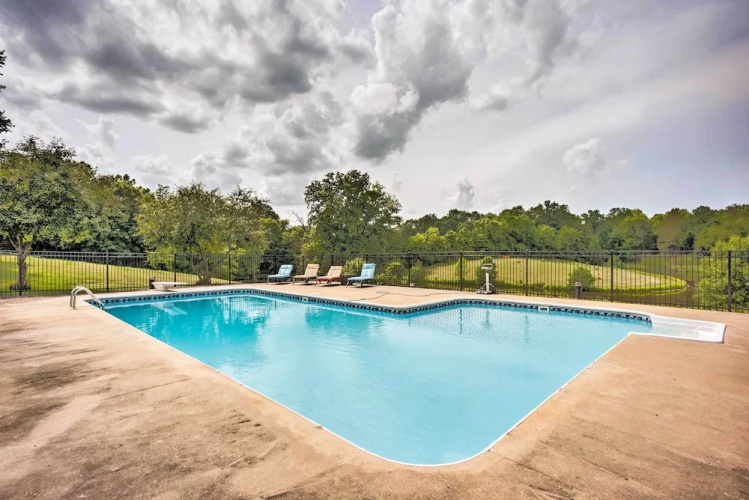 Charming Berger Apt on 42-acre Farm w/ Pool Access