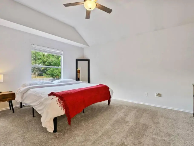 Cozy Getaway, Minutes from Austin!