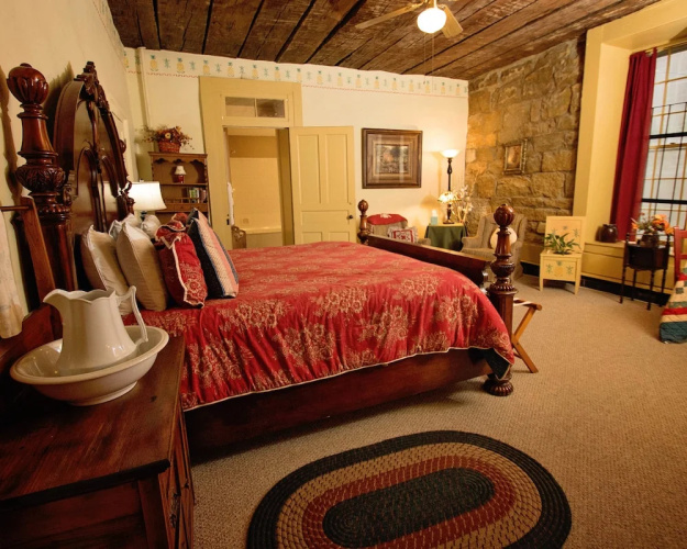 Jailer's Inn