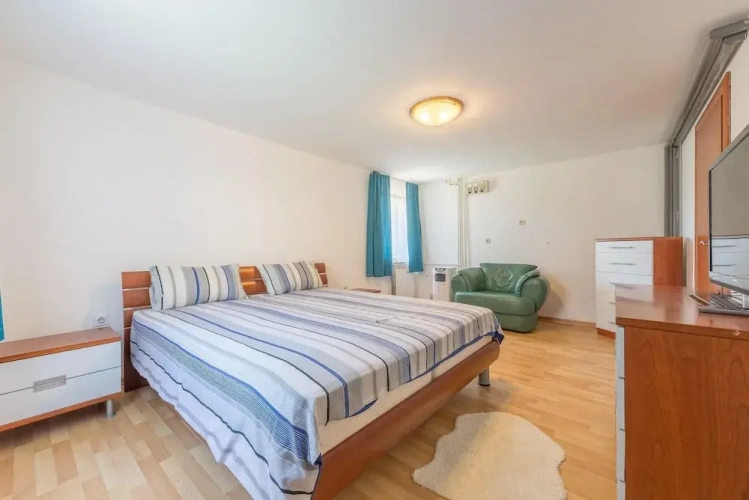 6 Bedrooms Family Villa with pool view