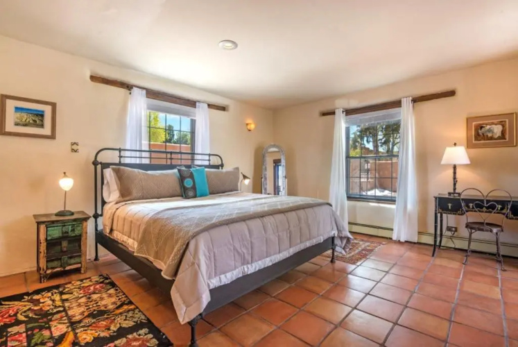 3 Bd, 5 Min. Walk To Canyon Rd, Apodaca