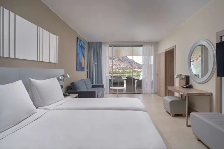 2 Bedrooms Suite with balcony
