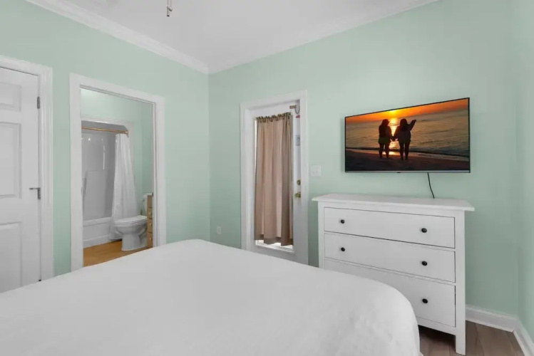 Brzee Bungalow by RealJoy Vacations