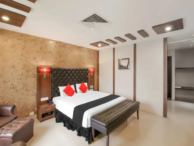 The Dawn Hotel by OYO Rooms