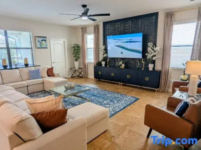 Spacious 6Bd/6Ba w/ Pool 10 mi from Disney!