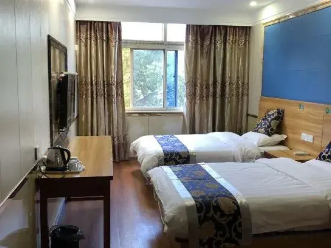 Town Haipeng Hotel
