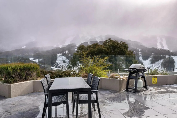 Lantern 1 bedroom terrace with mountain views