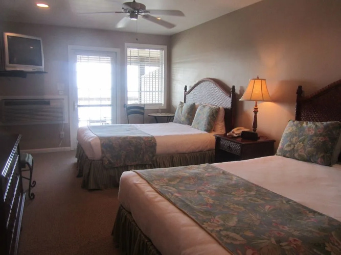 Breakwater Inn