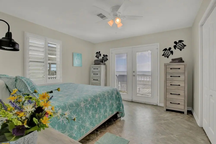 New! Beachfront Home W/grill & Stunning Views!