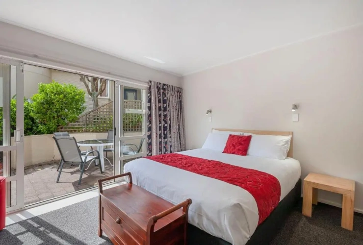 2 Bedrooms Apartment with garden view