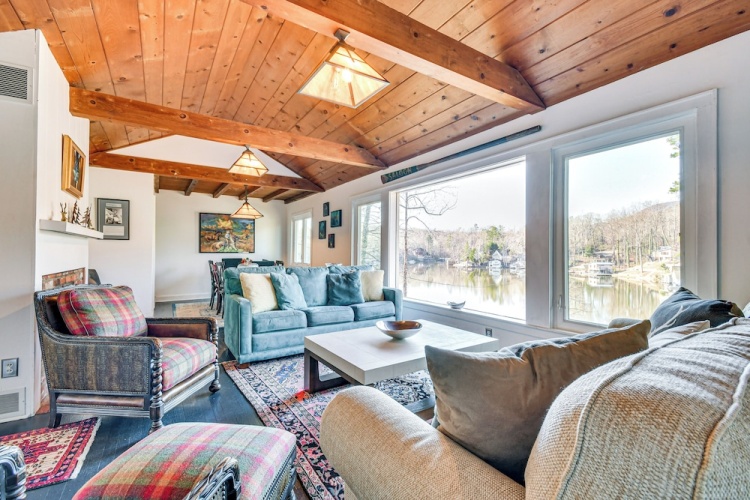 5 Bedrooms Cottage