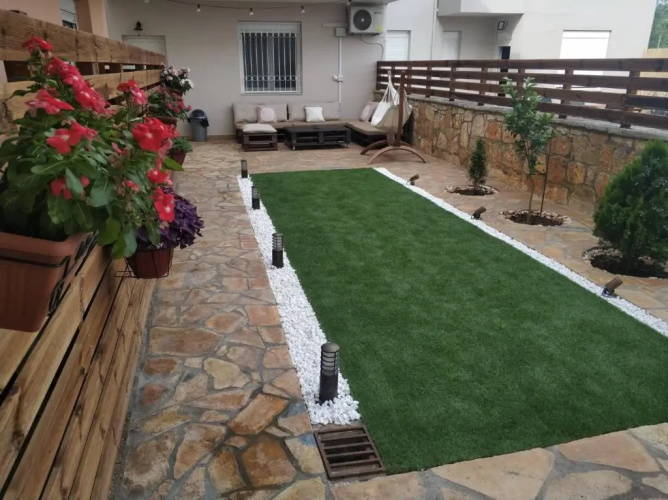 MODERN APARTMENT WITH BiG GARDEN