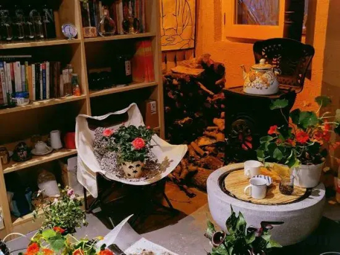 Chun Ge's yard